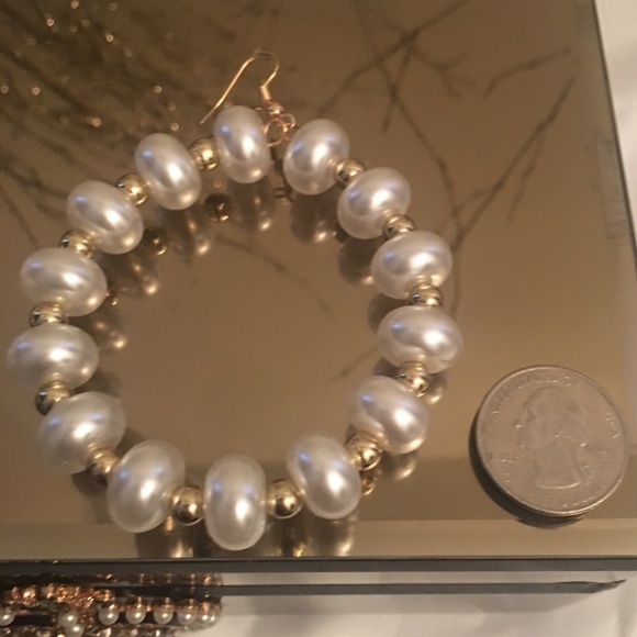 Gold Pearl Hoop Earrings✨✨ - Picture 3 of 3